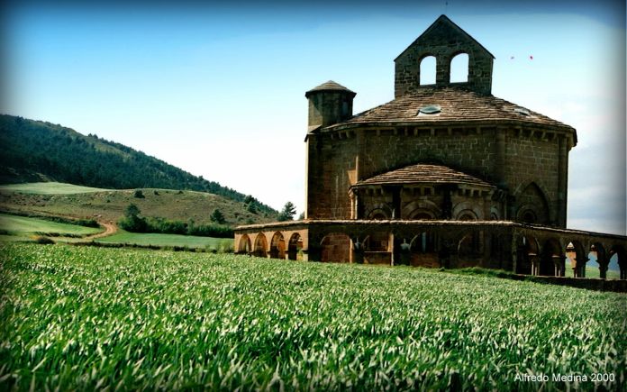 Santa María de Eunate (Muruzábal) Navarra. ESPAÑA
